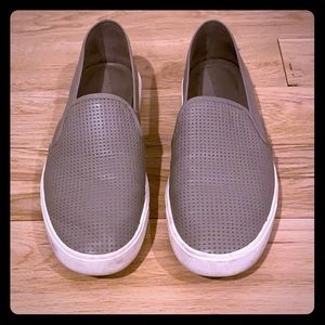 Vince slip on sneaker in woodsmoke - size 8.5